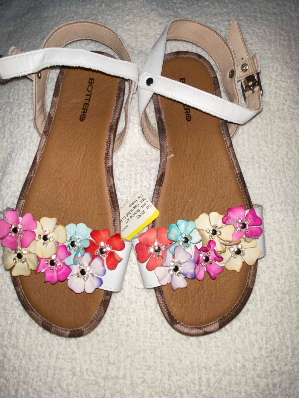 1-pair Bottero Brazilian Leather White Sandals with straps and Floral Accents